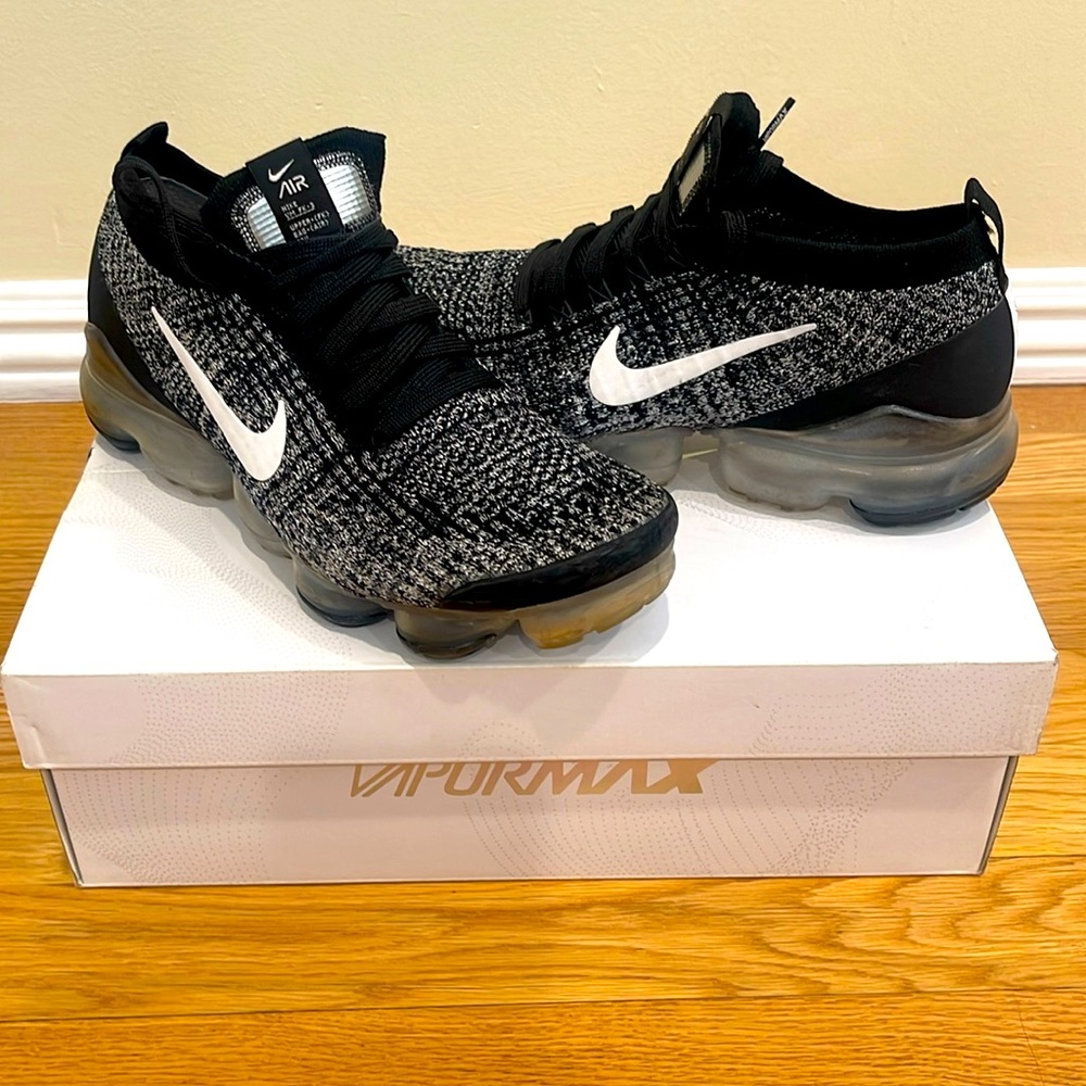 Women’s vapormax Nike sneakers